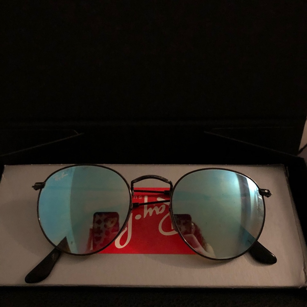 Light blue mirrored circle Ray Bans